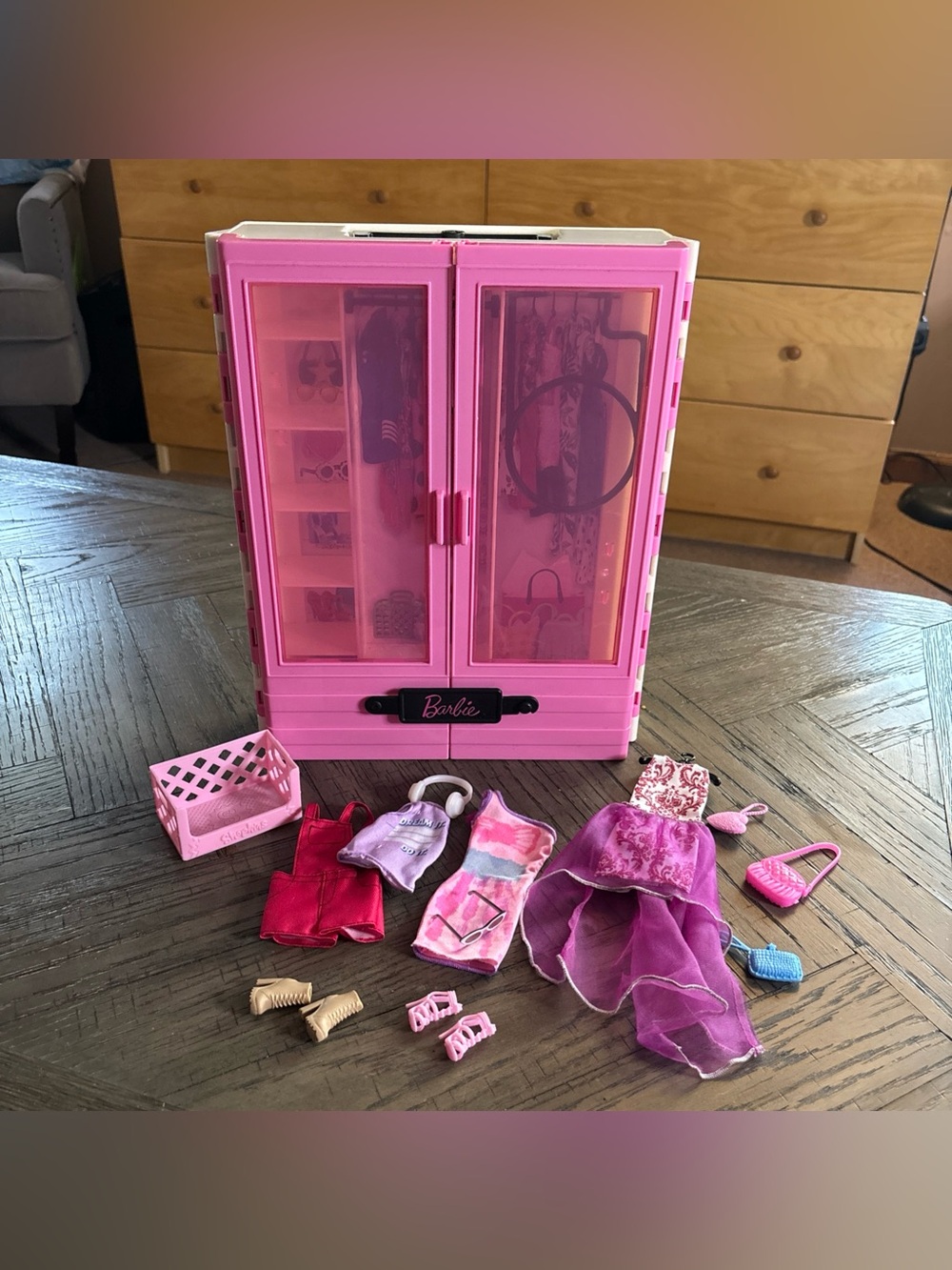 2018 Mattel Barbie Pink Wardrobe Closet w/Handle, outfits & accessories included